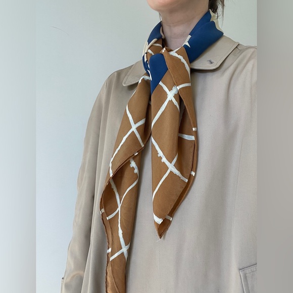 Echo Vintage Silk Scarf - Picture 4 of 10